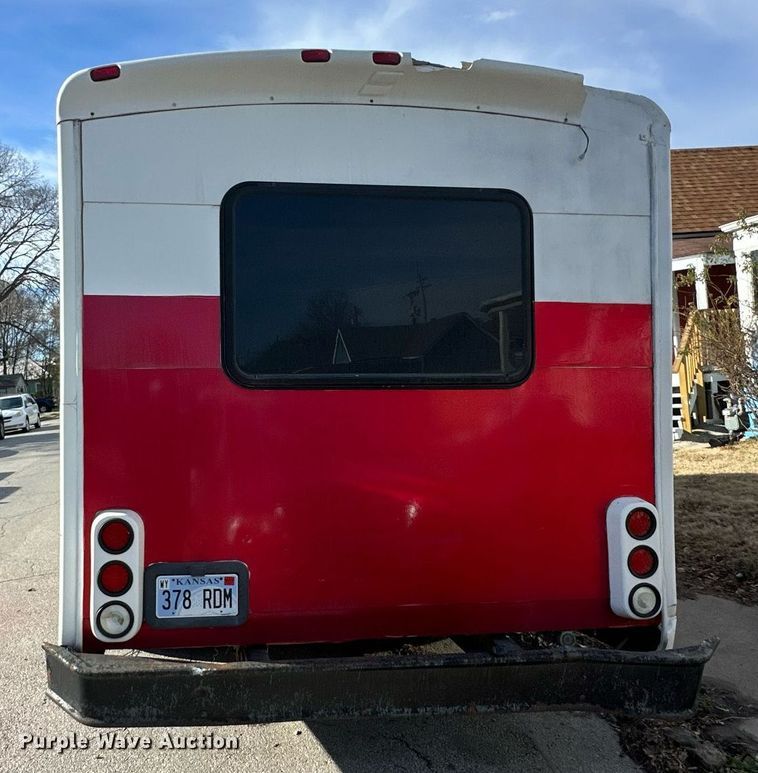 image for item OF9139 2007 Ford E350  party bus