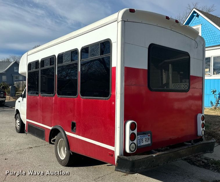 image for item OF9139 2007 Ford E350  party bus