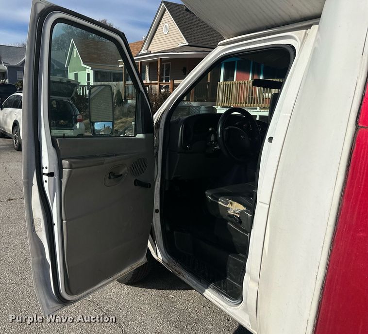 image for item OF9139 2007 Ford E350  party bus