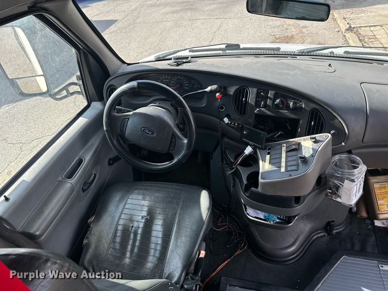 image for item OF9139 2007 Ford E350  party bus