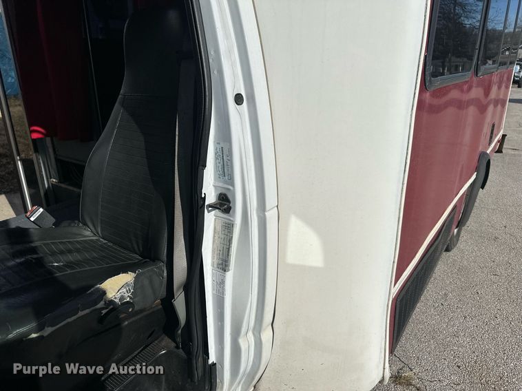 image for item OF9139 2007 Ford E350  party bus
