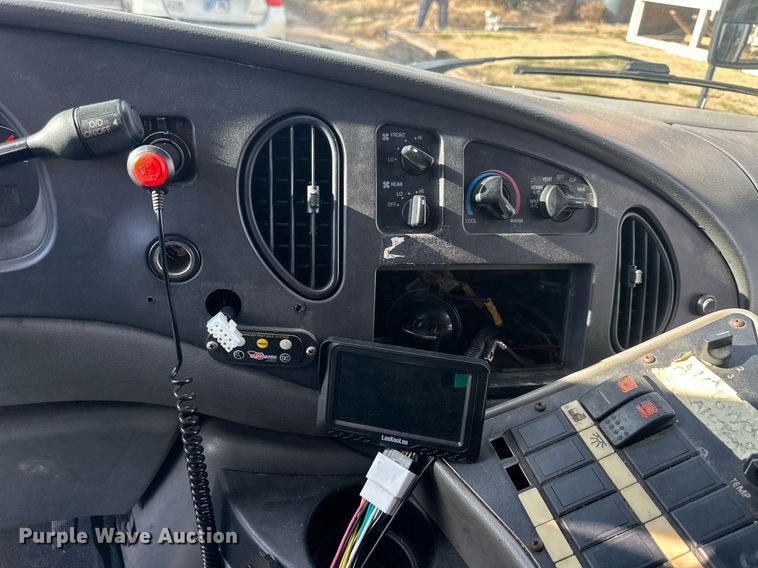 image for item OF9139 2007 Ford E350  party bus