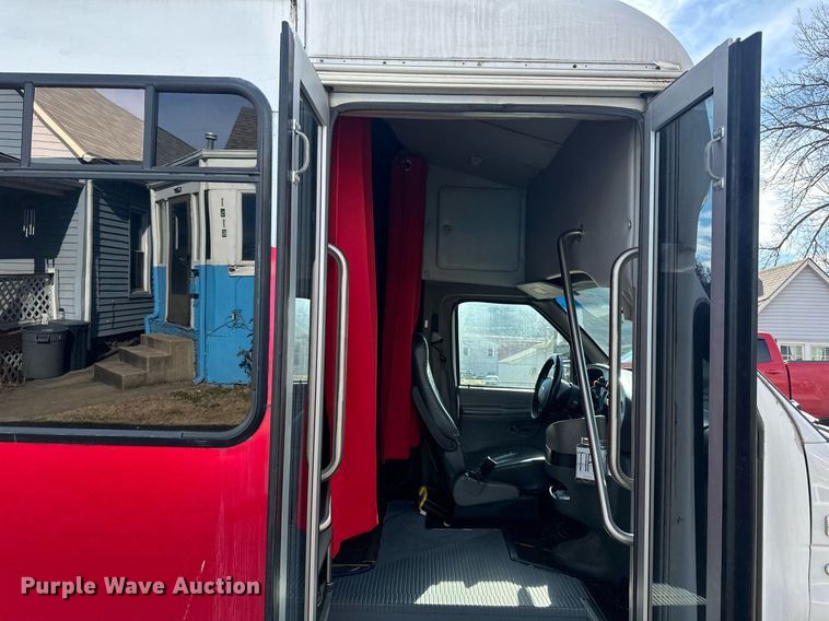 image for item OF9139 2007 Ford E350  party bus