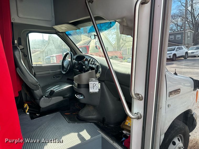 image for item OF9139 2007 Ford E350  party bus