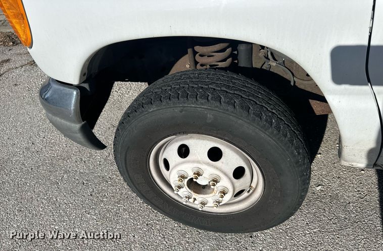 image for item OF9139 2007 Ford E350  party bus