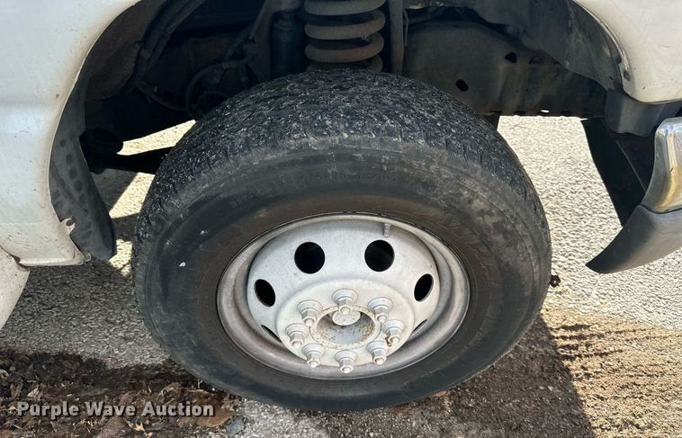 image for item OF9139 2007 Ford E350  party bus