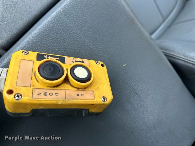 image for item OF9218 2014 Ford F550 Super Duty  dump flatbed truck