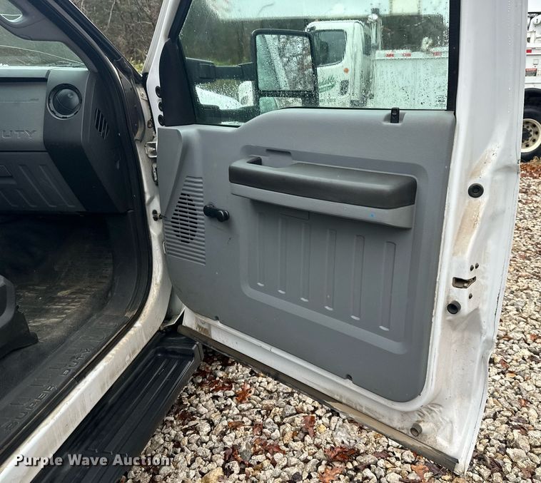 image for item OF9218 2014 Ford F550 Super Duty  dump flatbed truck