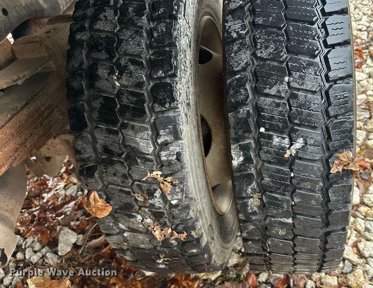 image for item OF9218 2014 Ford F550 Super Duty  dump flatbed truck