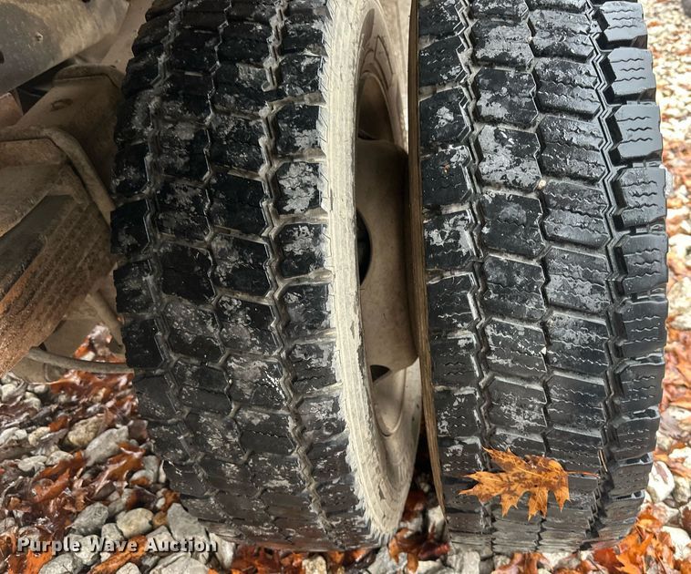 image for item OF9218 2014 Ford F550 Super Duty  dump flatbed truck