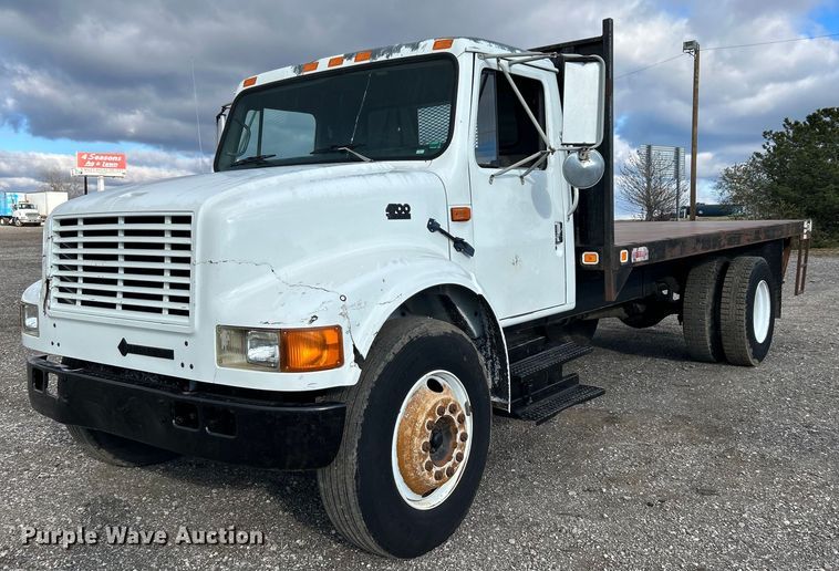 image for item OI9504 1995 International  4700 flatbed truck