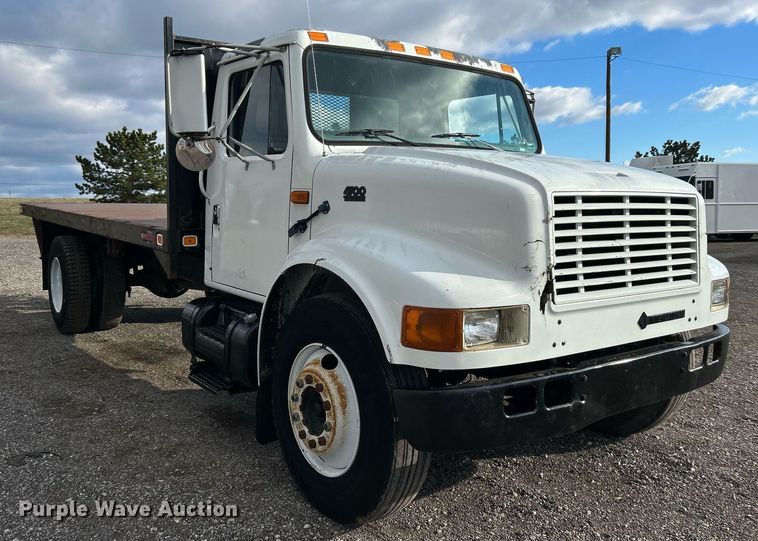 image for item OI9504 1995 International  4700 flatbed truck