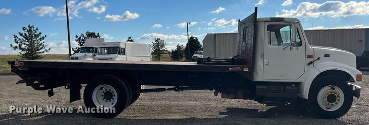 image for item OI9504 1995 International  4700 flatbed truck