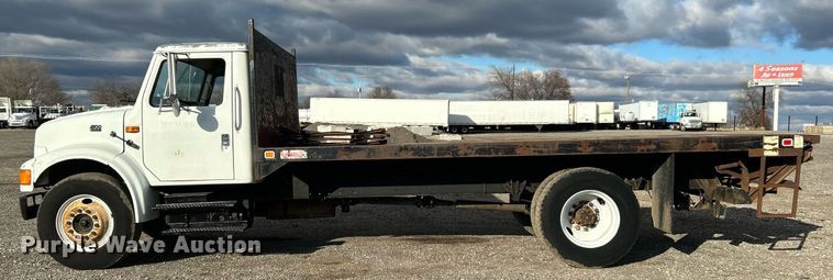 image for item OI9504 1995 International  4700 flatbed truck