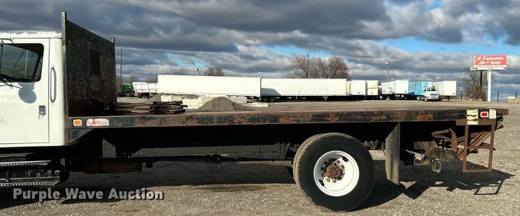 image for item OI9504 1995 International  4700 flatbed truck