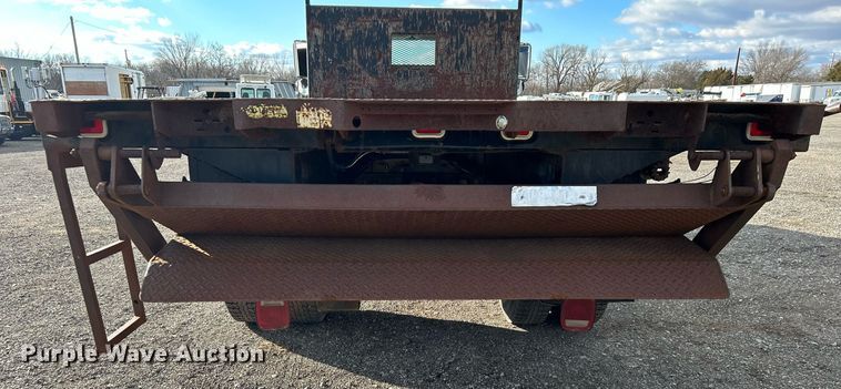 image for item OI9504 1995 International  4700 flatbed truck