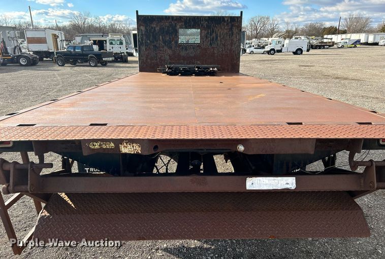 image for item OI9504 1995 International  4700 flatbed truck