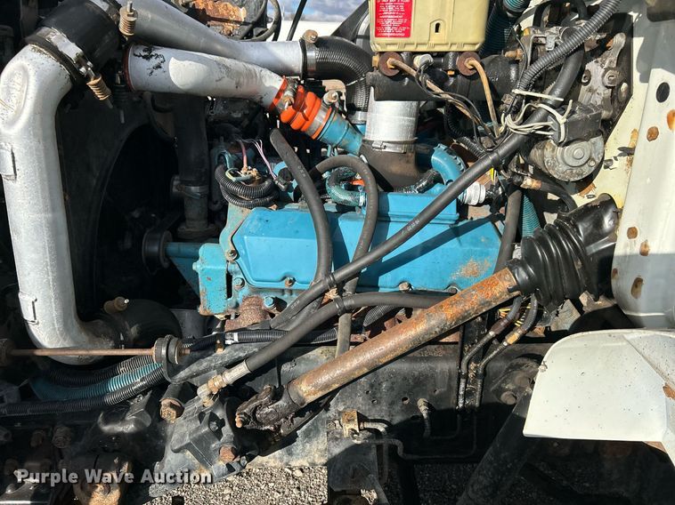 image for item OI9504 1995 International  4700 flatbed truck