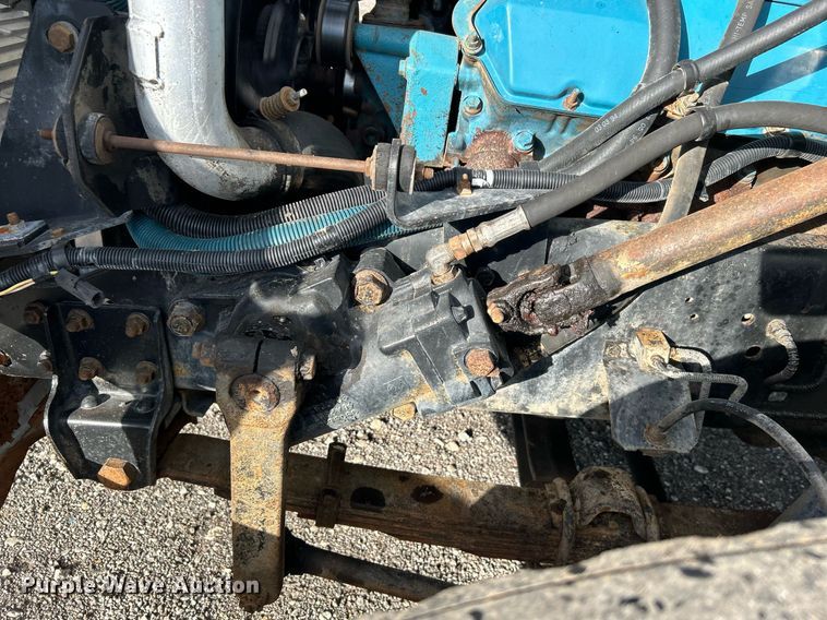 image for item OI9504 1995 International  4700 flatbed truck