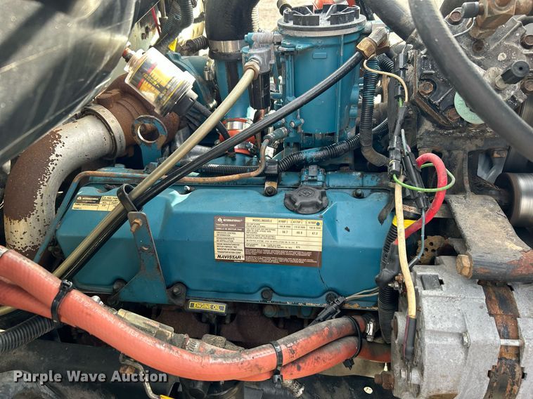 image for item OI9504 1995 International  4700 flatbed truck