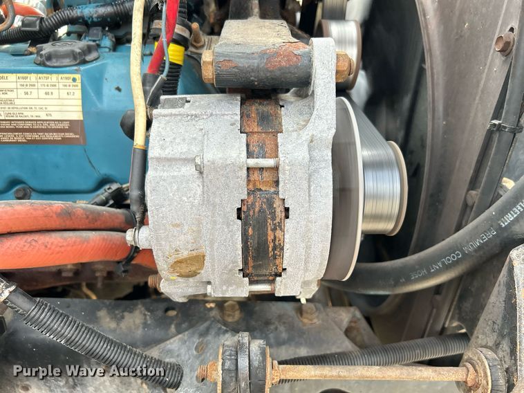 image for item OI9504 1995 International  4700 flatbed truck