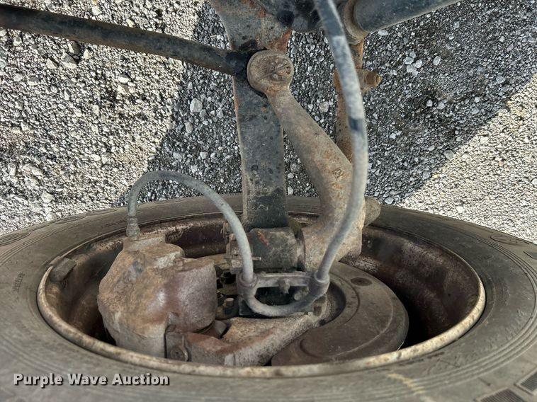 image for item OI9504 1995 International  4700 flatbed truck