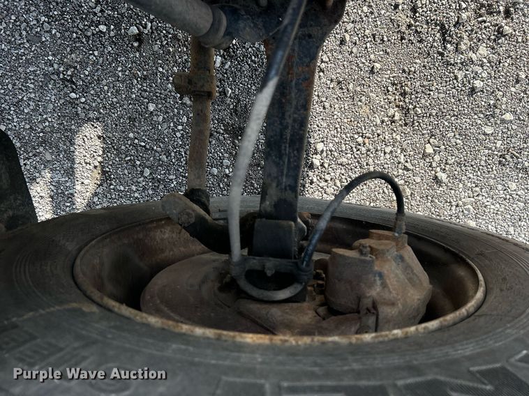 image for item OI9504 1995 International  4700 flatbed truck