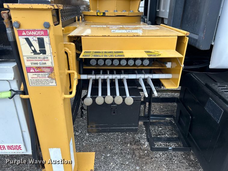 image for item OM9231 1995 Chevrolet  Kodiak  crane truck