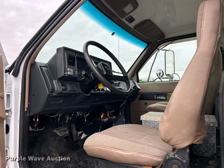 image for item OM9231 1995 Chevrolet  Kodiak  crane truck