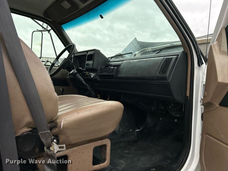 image for item OM9231 1995 Chevrolet  Kodiak  crane truck