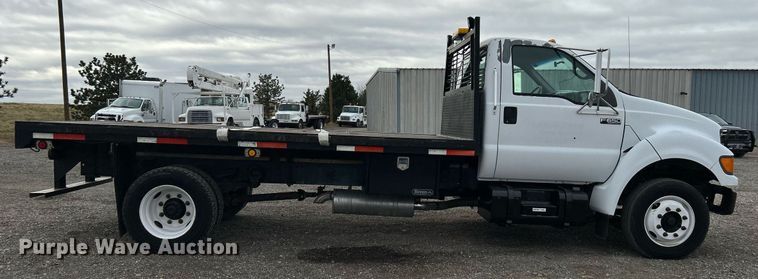 image for item OM9232 2000 Ford F650 Super Duty flatbed truck