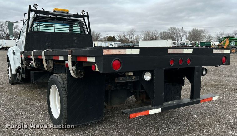image for item OM9232 2000 Ford F650 Super Duty flatbed truck