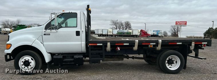 image for item OM9232 2000 Ford F650 Super Duty flatbed truck