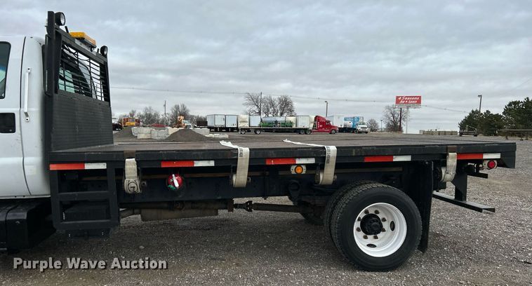 image for item OM9232 2000 Ford F650 Super Duty flatbed truck