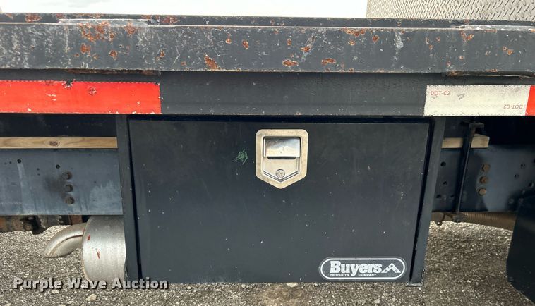 image for item OM9232 2000 Ford F650 Super Duty flatbed truck