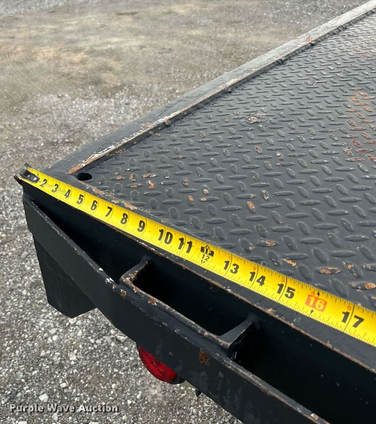 image for item OM9232 2000 Ford F650 Super Duty flatbed truck