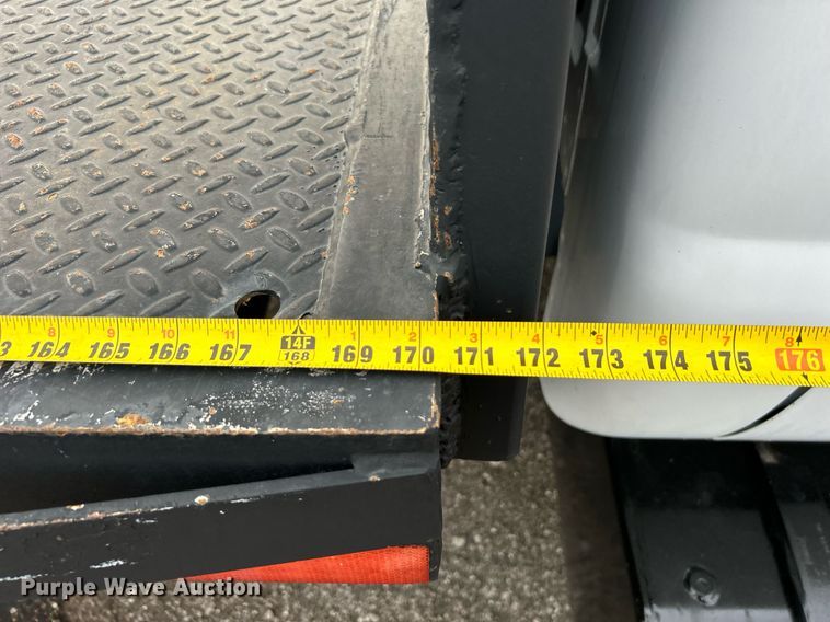 image for item OM9232 2000 Ford F650 Super Duty flatbed truck