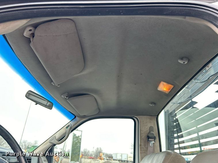 image for item OM9232 2000 Ford F650 Super Duty flatbed truck