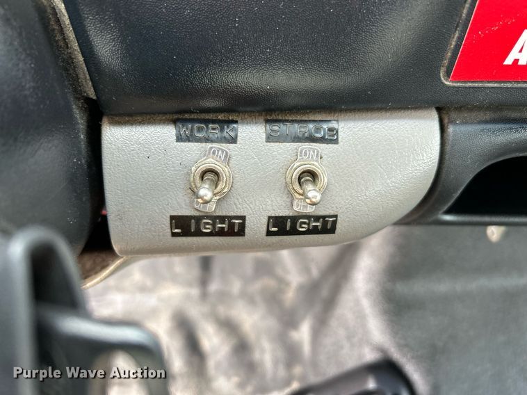 image for item OM9232 2000 Ford F650 Super Duty flatbed truck