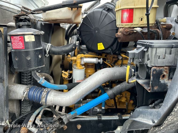 image for item OM9232 2000 Ford F650 Super Duty flatbed truck