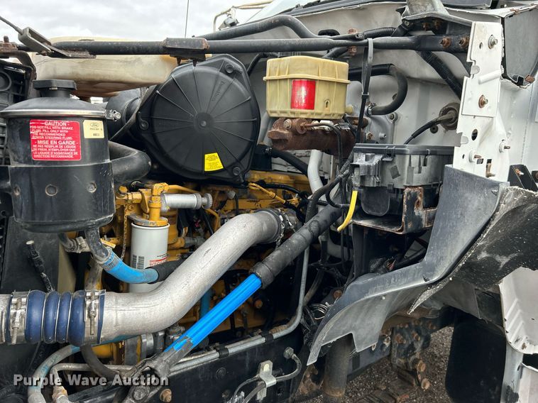 image for item OM9232 2000 Ford F650 Super Duty flatbed truck