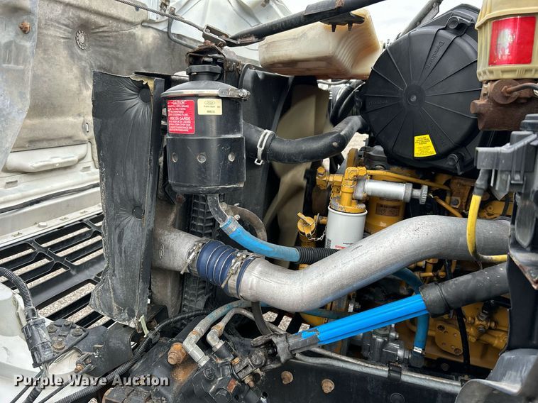 image for item OM9232 2000 Ford F650 Super Duty flatbed truck