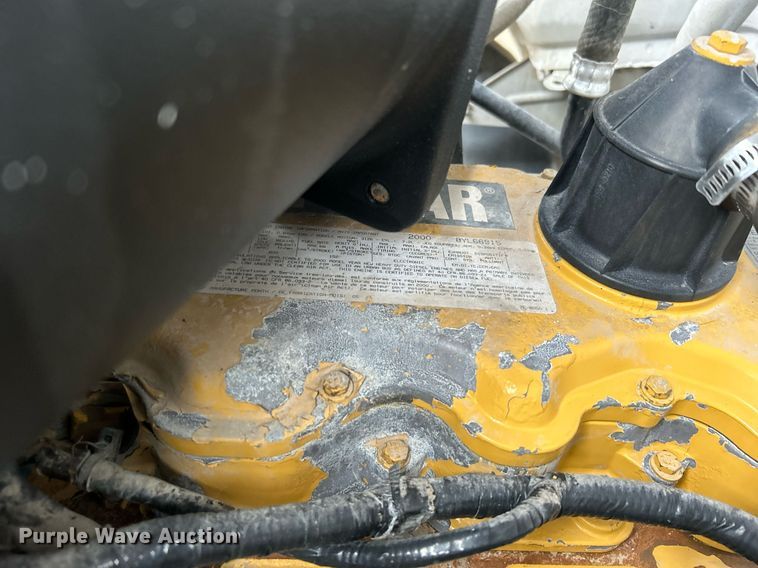 image for item OM9232 2000 Ford F650 Super Duty flatbed truck