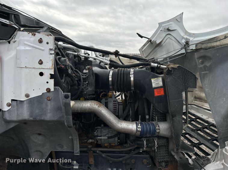 image for item OM9232 2000 Ford F650 Super Duty flatbed truck