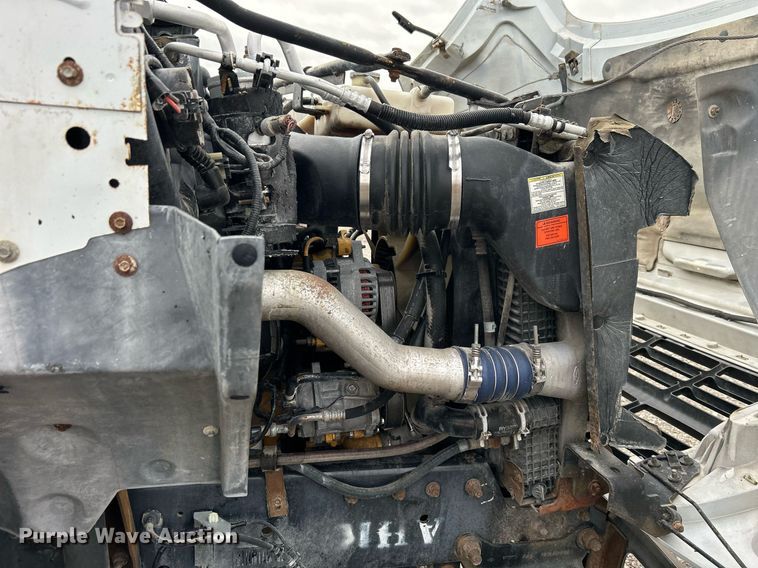 image for item OM9232 2000 Ford F650 Super Duty flatbed truck