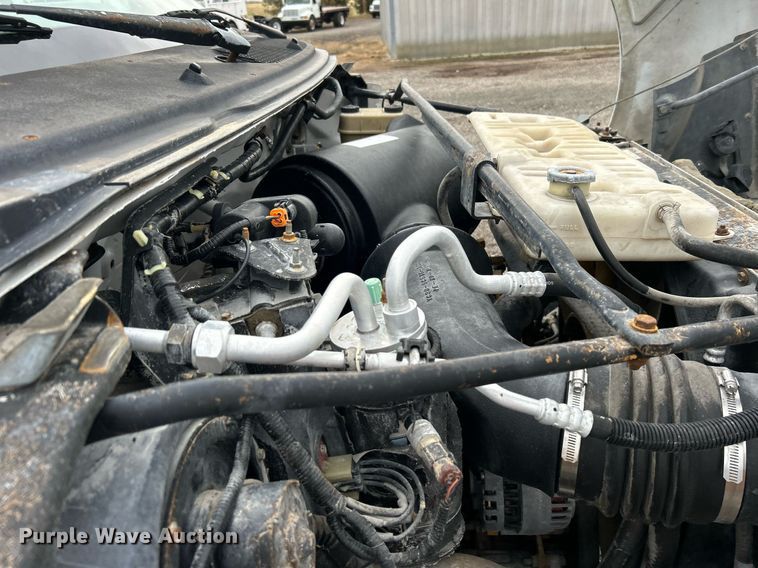 image for item OM9232 2000 Ford F650 Super Duty flatbed truck