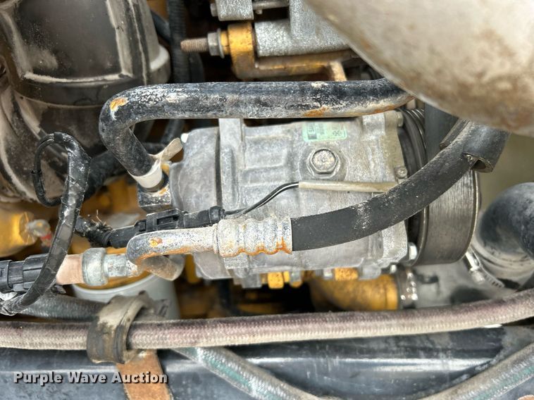 image for item OM9232 2000 Ford F650 Super Duty flatbed truck