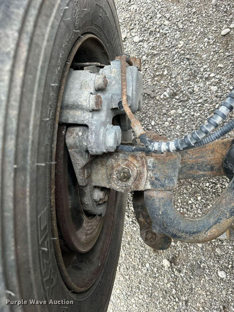 image for item OM9232 2000 Ford F650 Super Duty flatbed truck