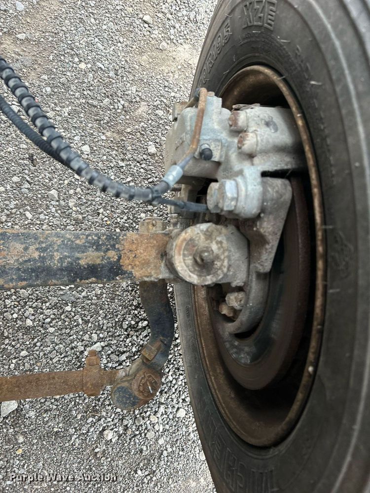 image for item OM9232 2000 Ford F650 Super Duty flatbed truck