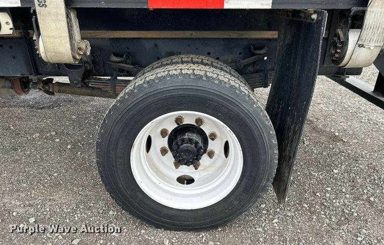 image for item OM9232 2000 Ford F650 Super Duty flatbed truck